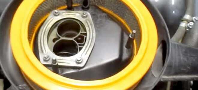 Замена фильтрующего элемента воздушного фильтра