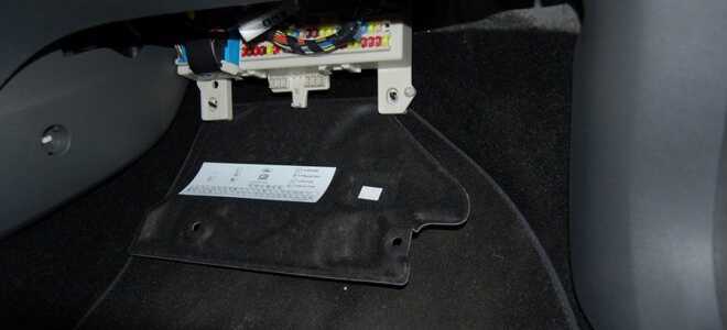 Схема расположения и замена блока предохранителей на Ford Fiesta