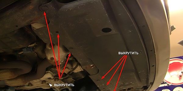 Снять бачок омывателя на Ниссан Альмера и ИксТрейл (фото-4)