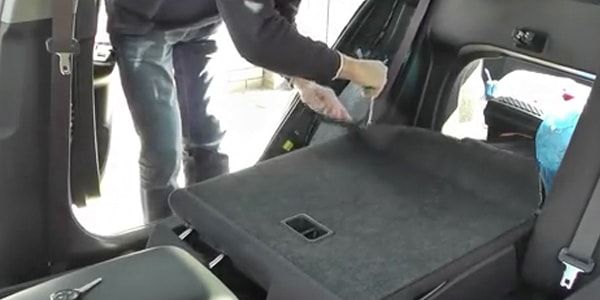 Снять заднее сиденье на Toyota Camry