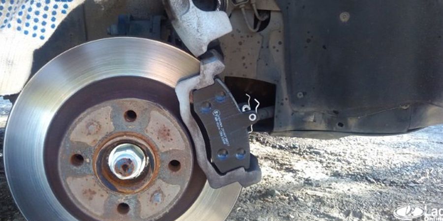 Замена передних колодок Ford Fusion