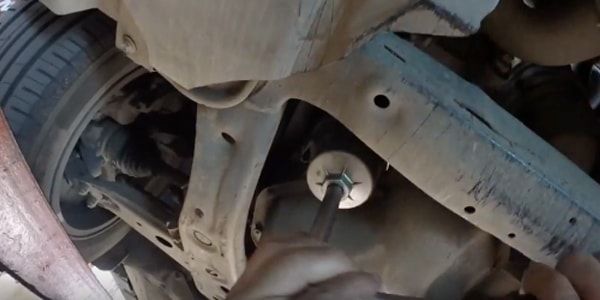 Замена масла в двигателе в Toyota Camry
